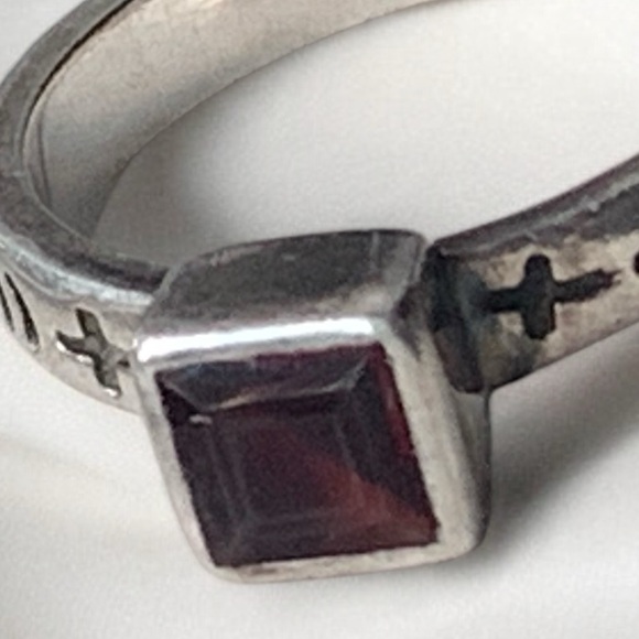 Vintage SILPADA Garnet Sterling Silver Tribal Band Ring Cross Symbols Jewelry - Picture 12 of 12